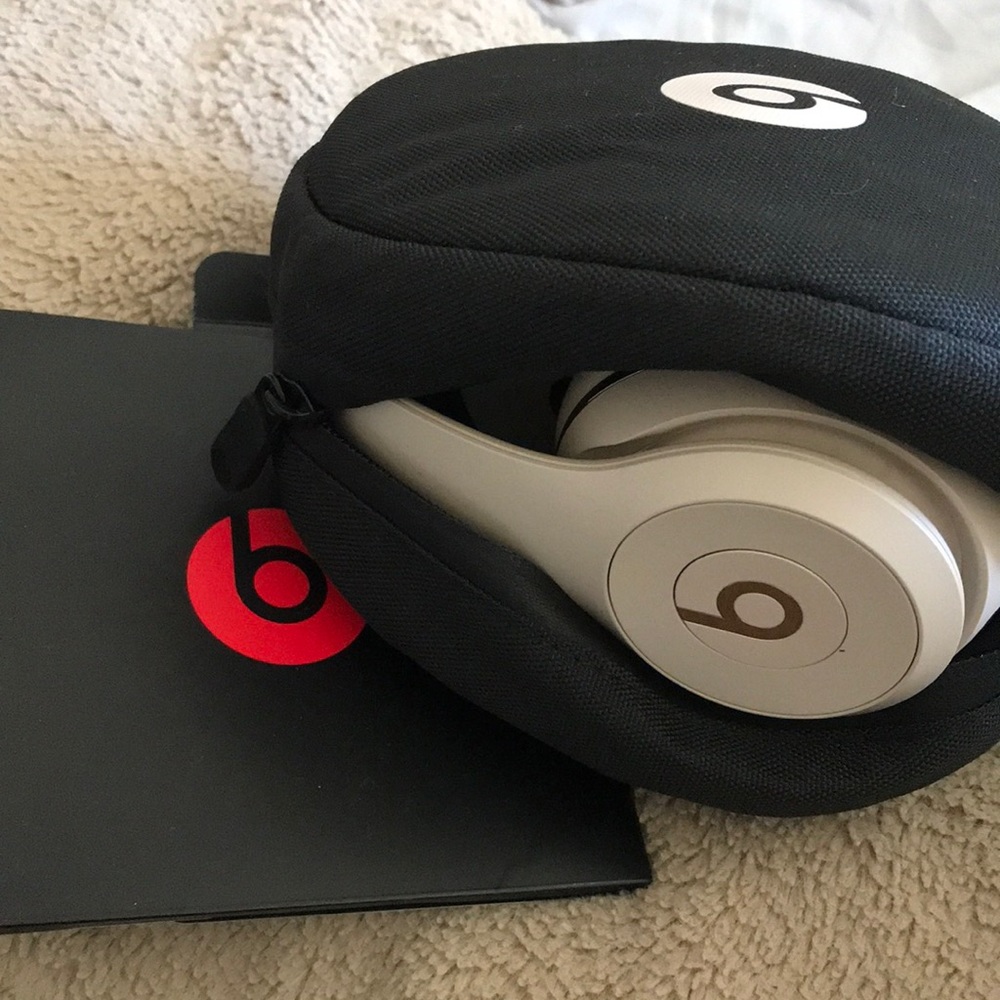 Rose gold beats by Dre wireless
